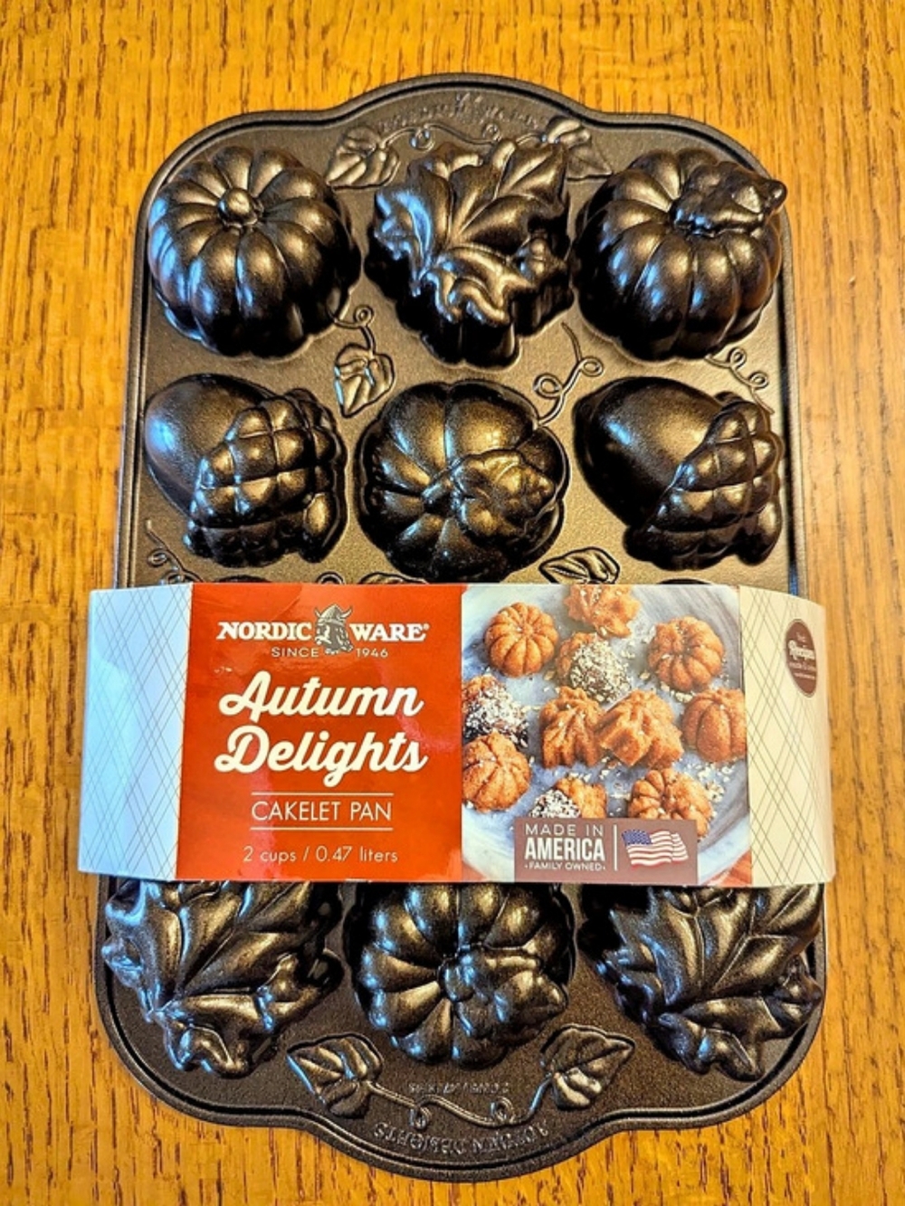 Nordic Ware│ Autumn Delights Cakelet Pan │ Cast Aluminum │ Nonstick │ 2 Cup │NEW